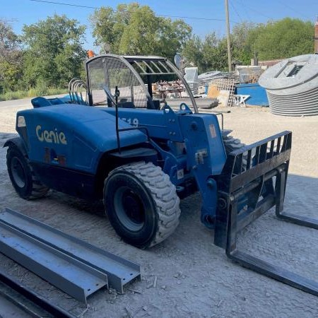 Used 2015 GENIE GTH5519 Telehandler / Zoom Boom for sale in Garland Texas