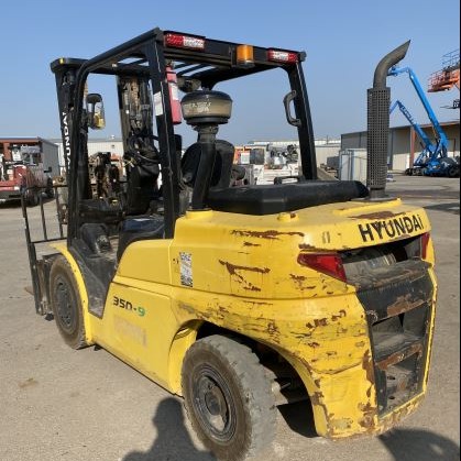 Used 2017 HYUNDAI 35D-9 Pneumatic Tire Forklift for sale in Midland Texas