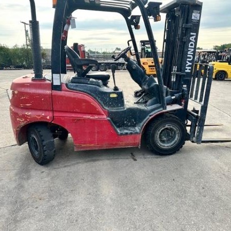 Used 2018 HYUNDAI 25D-9 Pneumatic Tire Forklift for sale in Richland Hills Texas