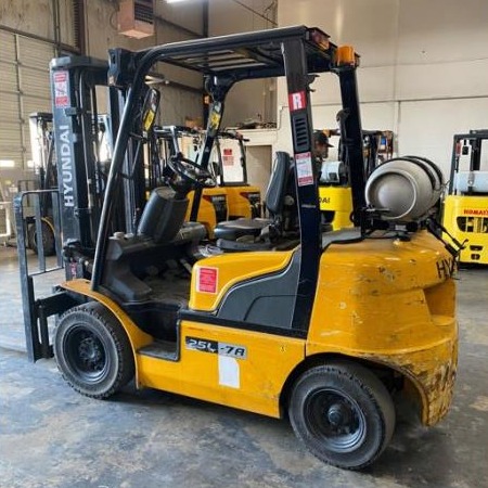 Used 2018 HYUNDAI 25L-7A Pneumatic Tire Forklift for sale in Garland Texas