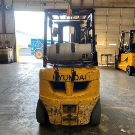 Used 2018 HYUNDAI 25L-7A Pneumatic Tire Forklift for sale in Garland Texas