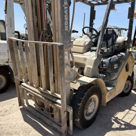 Used 2017 KOMATSU FG25T-16 Pneumatic Tire Forklift for sale in Odessa Texas