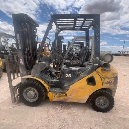 Used 2017 KOMATSU FG25T-16 Pneumatic Tire Forklift for sale in Odessa Texas