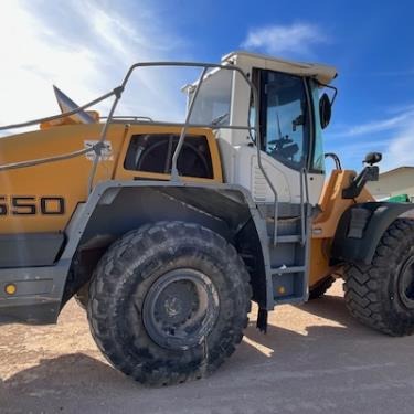 Used 2014 LIEBHERR L550IND Wheel Loader for sale in Odessa Texas